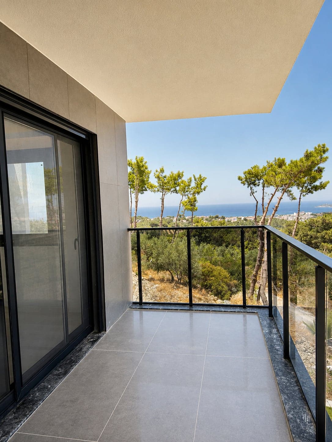 La Oliva Garden · Balkon mit Meerblick über die Pinienbäume